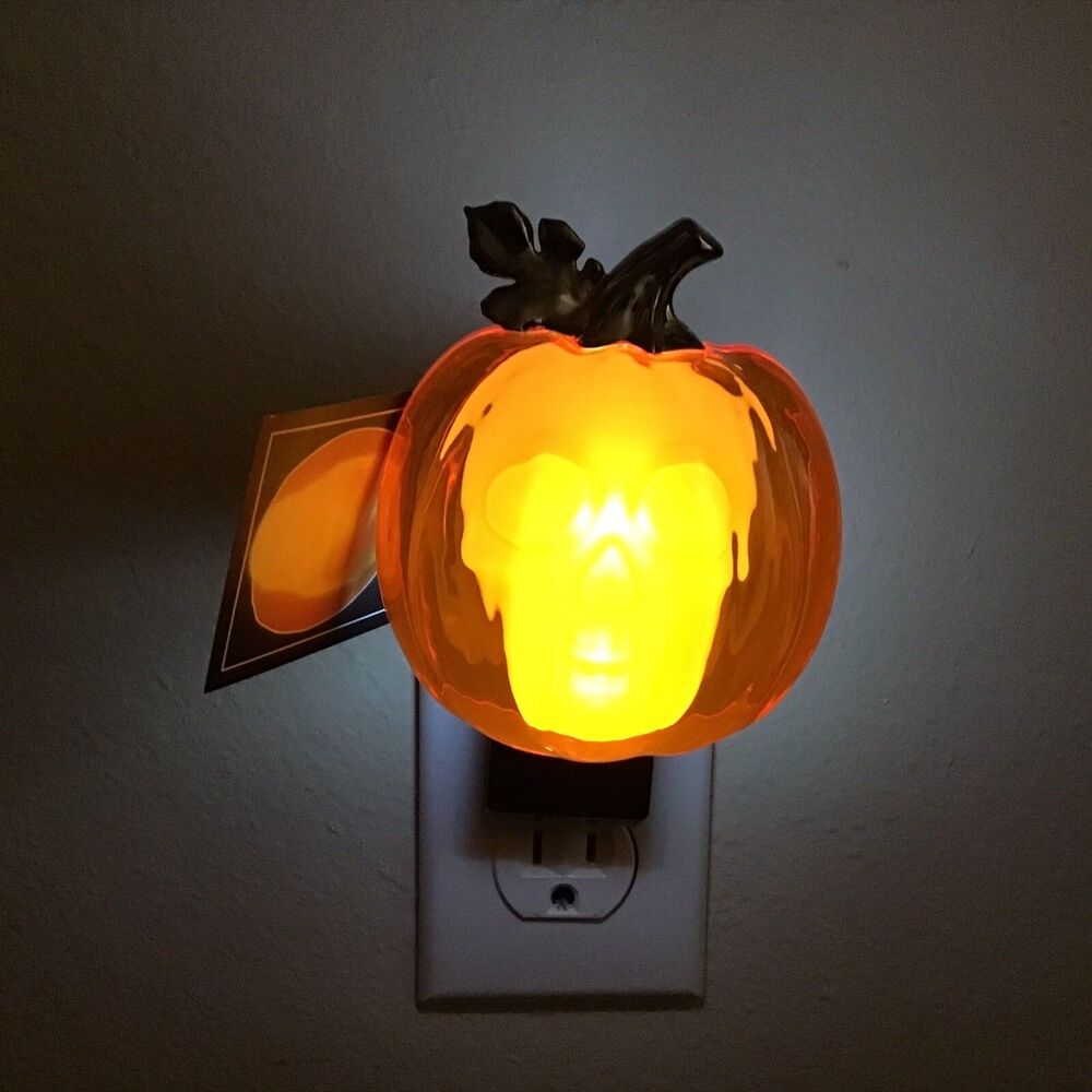 Bath & Body Works Pumpkin Skull I Appear Wallflower Nightlight Halloween 2023